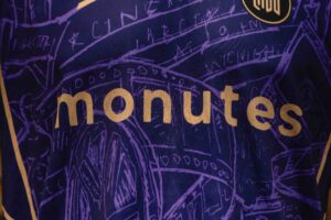 Monutes sponsort zaalvoetbalteam in Heemskerk met nieuwe tenues