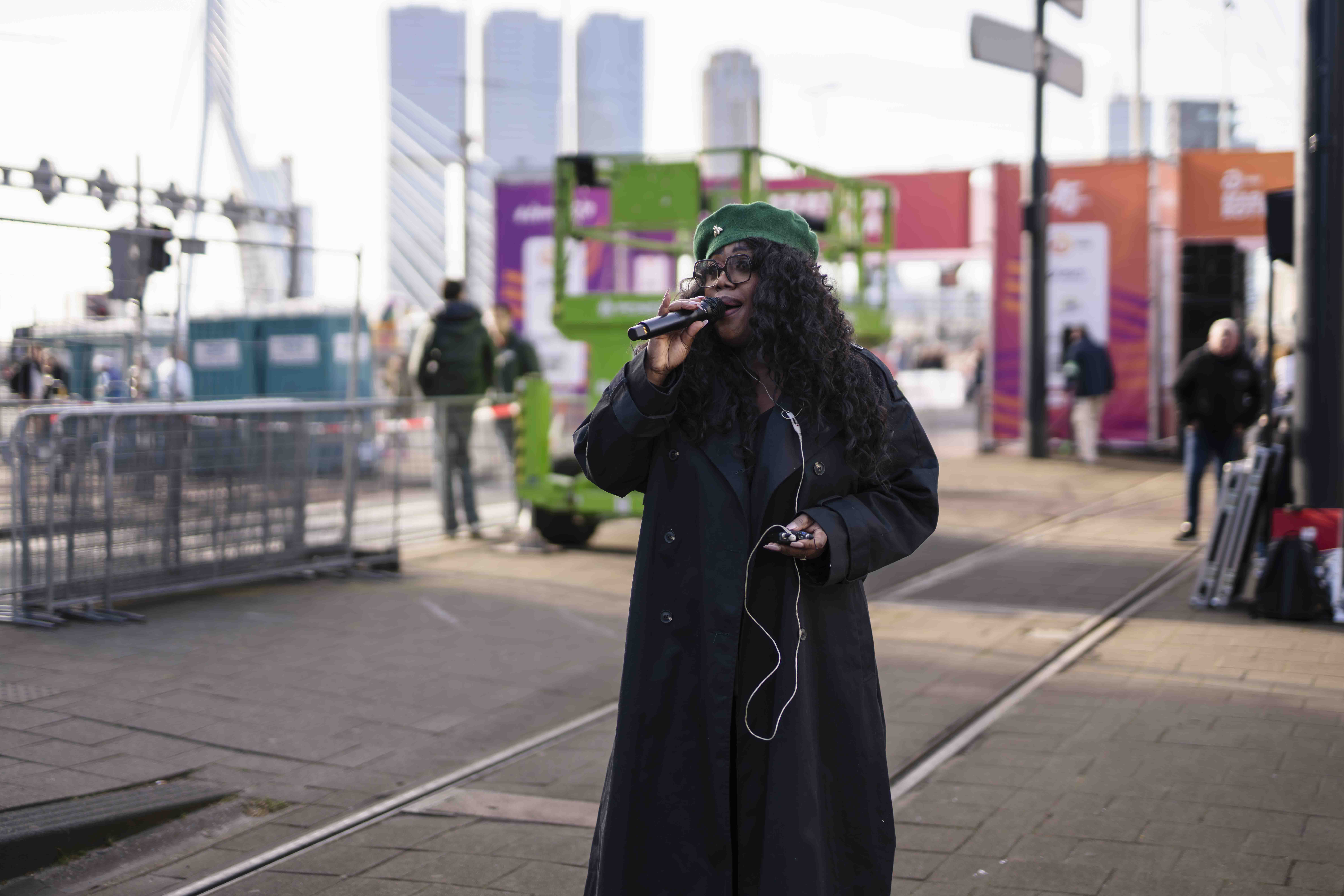 NN Marathon Rotterdam Optreden – Berget Lewis Zingt Live | Monutes